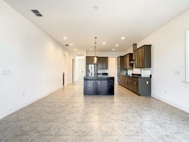 Building Photo - Eagle Creek Luxury Home