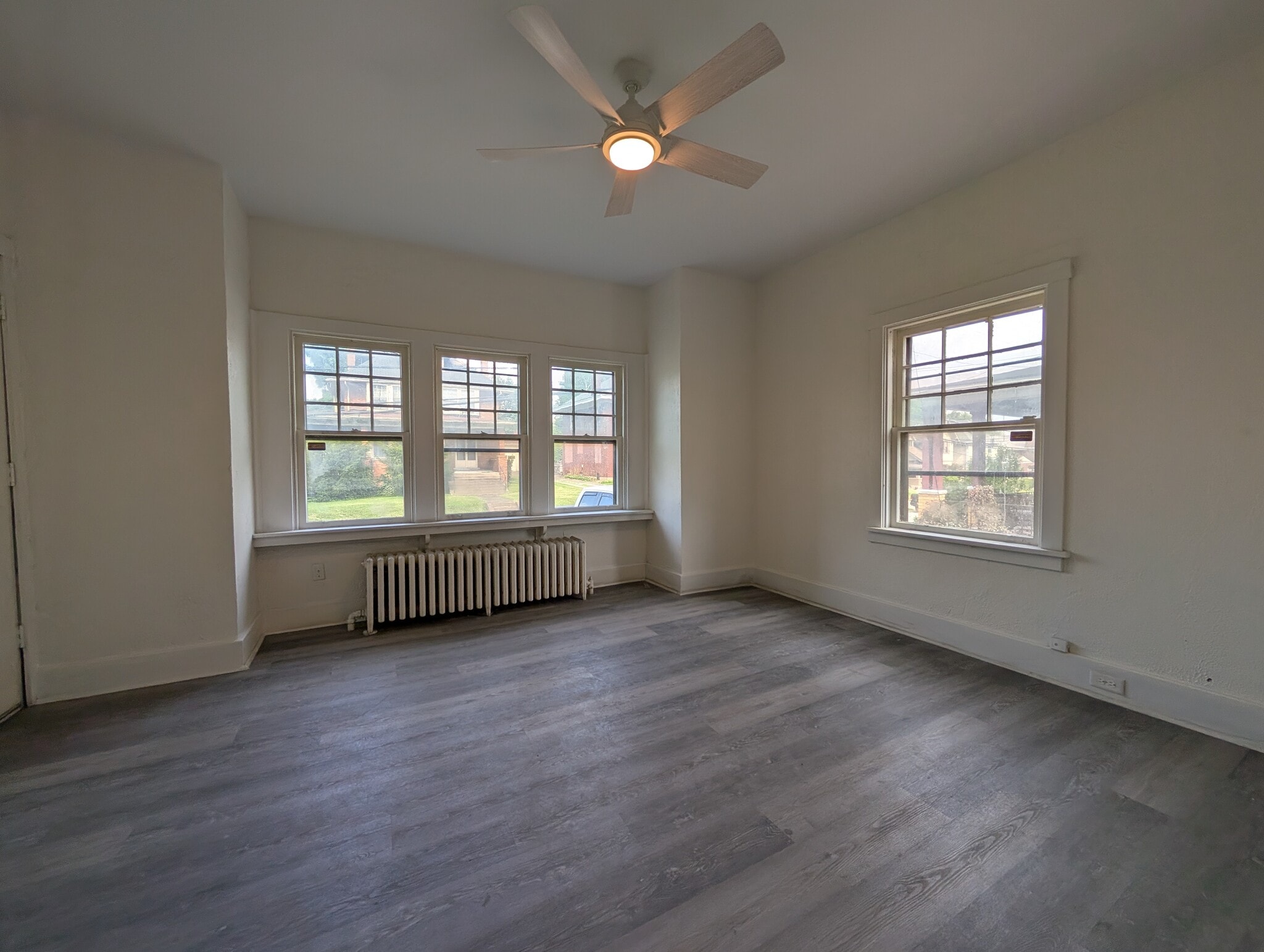 Building Photo - 500 Fordham Ave
