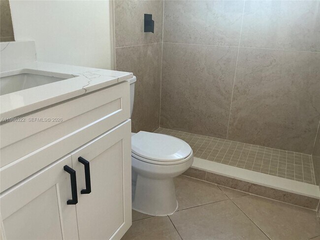 Building Photo - 501 Gardens Dr