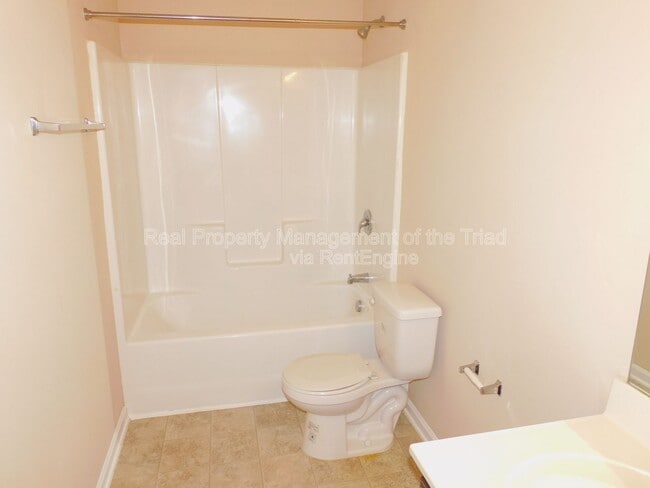 Building Photo - 3918 Mountainridge Dr