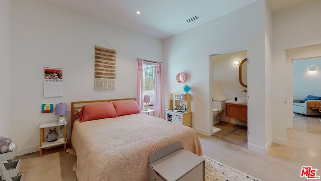 Building Photo - 4865 Wicopee Ave