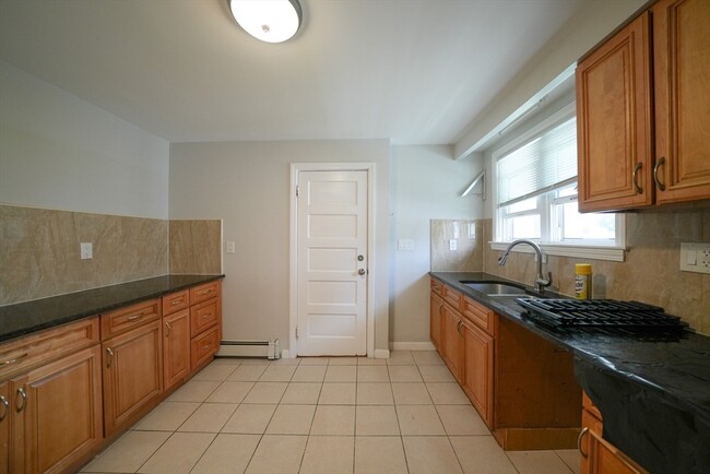 Building Photo - 15 Merrymount Ave