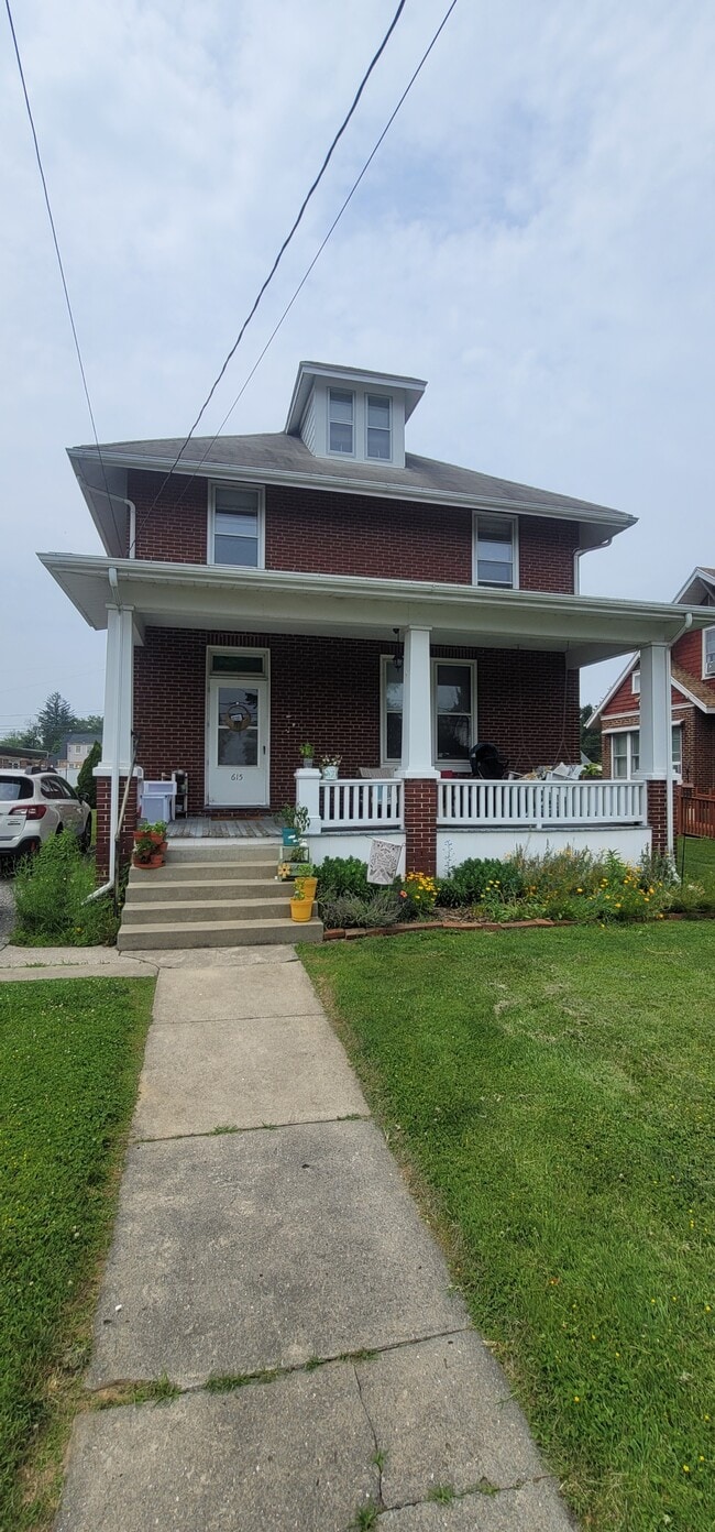 Primary Photo - 615 16th St