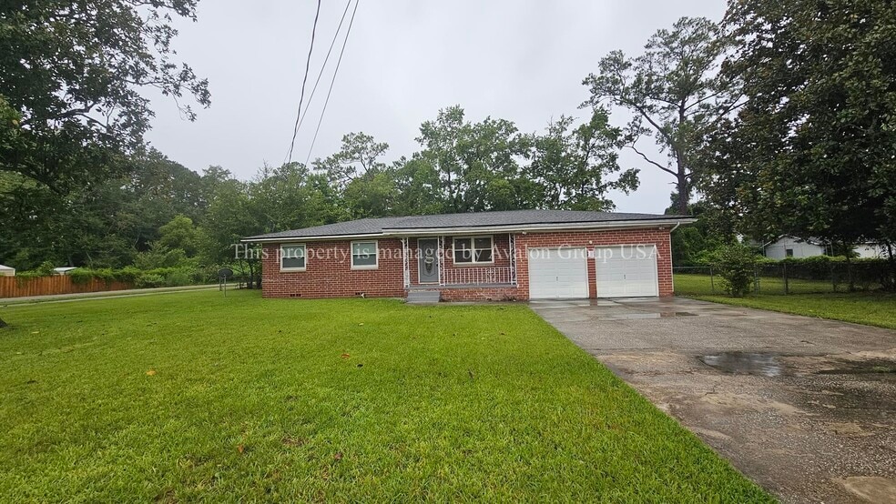 Primary Photo - 2052 Lake Weir Ave