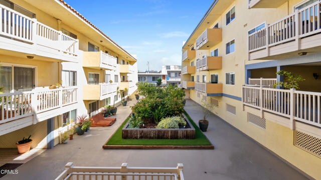 Building Photo - 1707 Pacific Coast Hwy