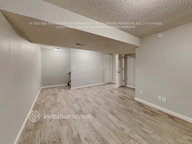 Building Photo - 3865 Valley View St