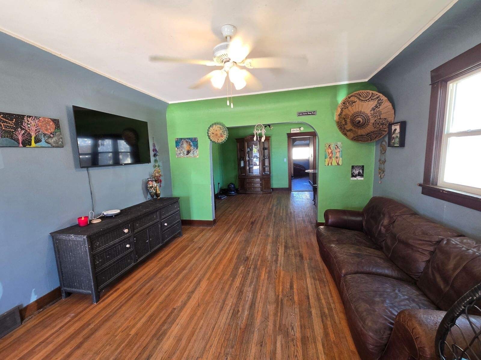 Large front room open to dining room and beyond - 420 W Shannon Ave