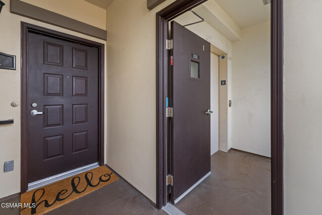Building Photo - 453 Country Club Dr