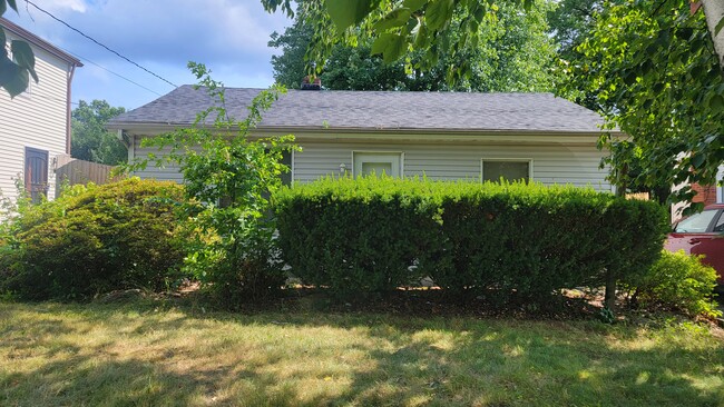 Primary Photo - 858 Minota Ave