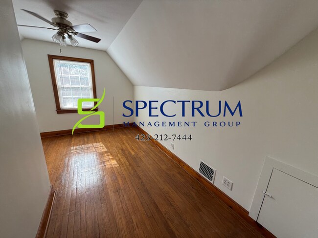 Building Photo - 1148 Lake Dr