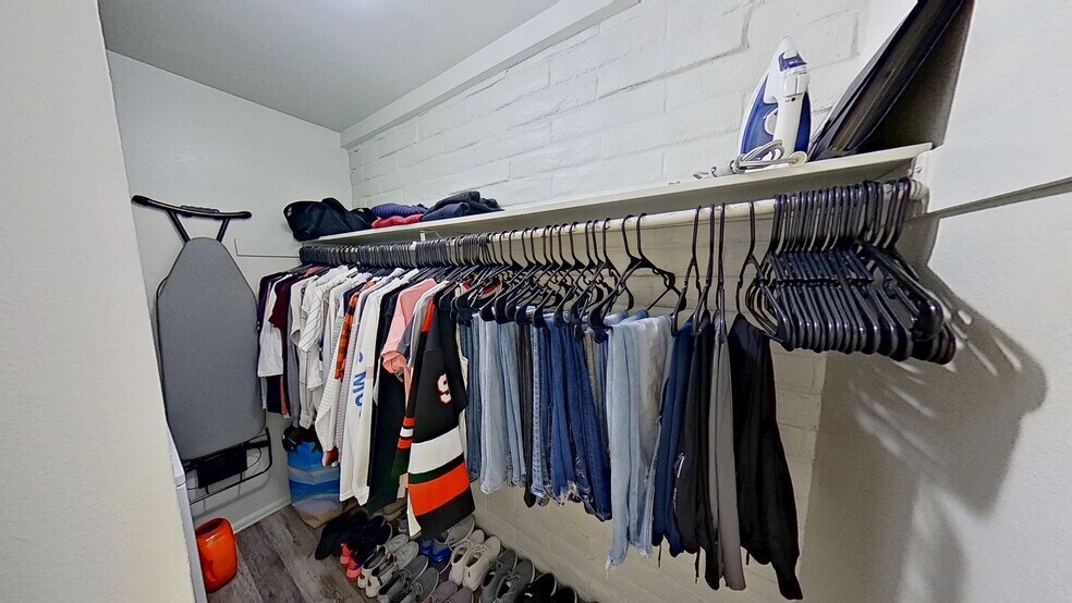 Building Photo - 6800 E Tennessee Ave