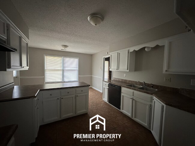 Building Photo - 968 Boones Hollow Dr