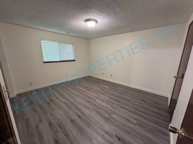 Building Photo - 509 SE 15th St