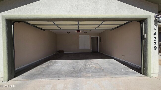 Building Photo - 14229 Otter Point Ct