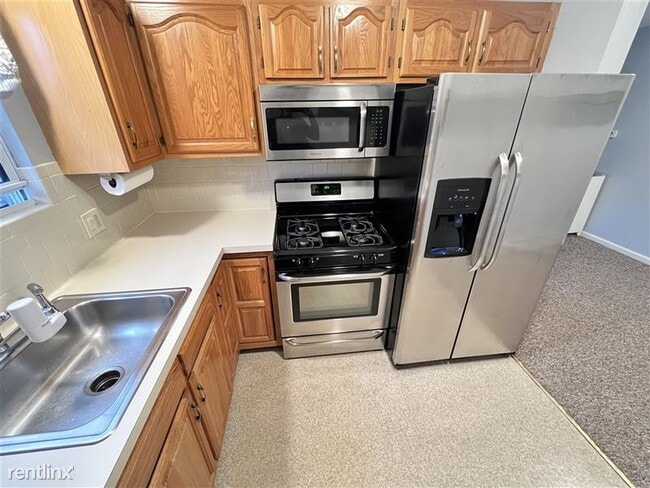 Building Photo - 6 Venice St