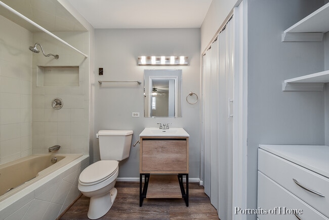 Building Photo - 1462 Stonebridge Cir