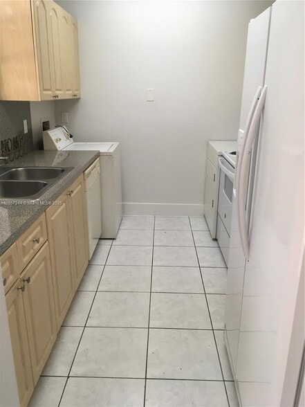 Building Photo - 5221 SW 139th Avenue Rd