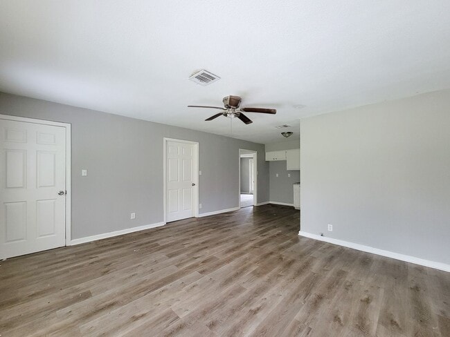 Building Photo - NICE 3 BEDROOM RECENTLY REMODELED LEASE HO...