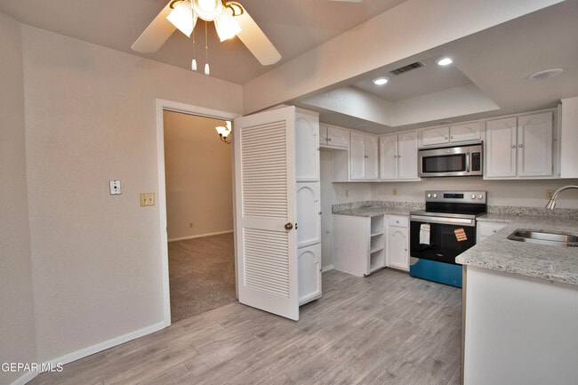 Building Photo - 5711 Mira Grande Dr