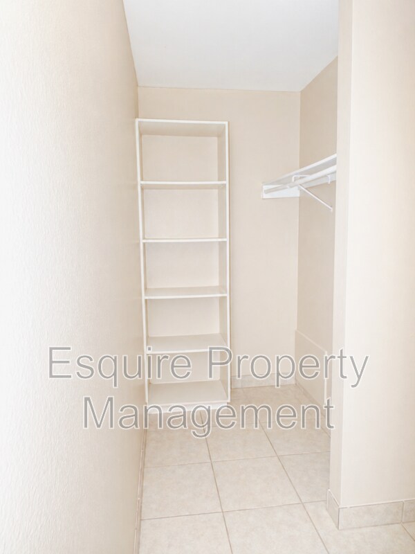 Building Photo - 731 S F St