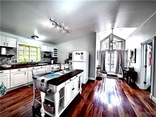 Building Photo - 6760 Schwartz Rd