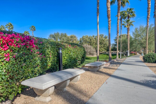 Building Photo - 520 Calle Vibrante