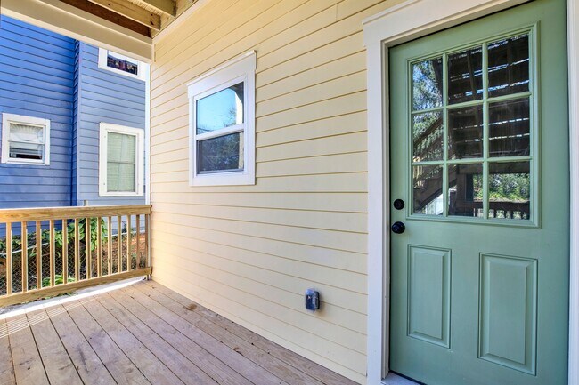 Building Photo - Eastside Beauty