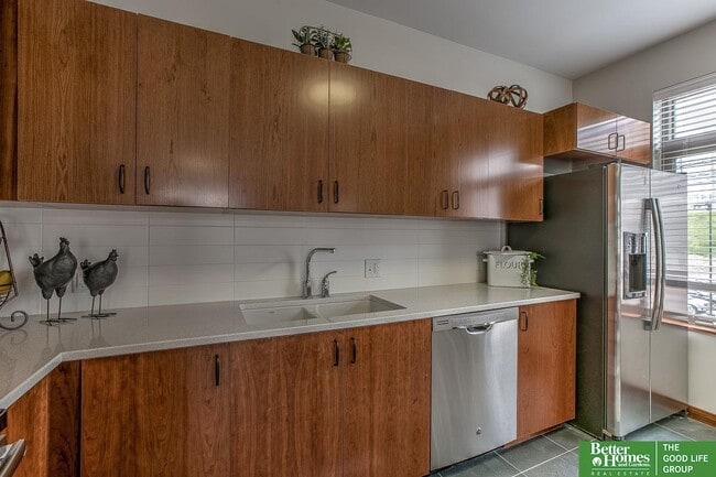 Primary Photo - 1330 S 70th St