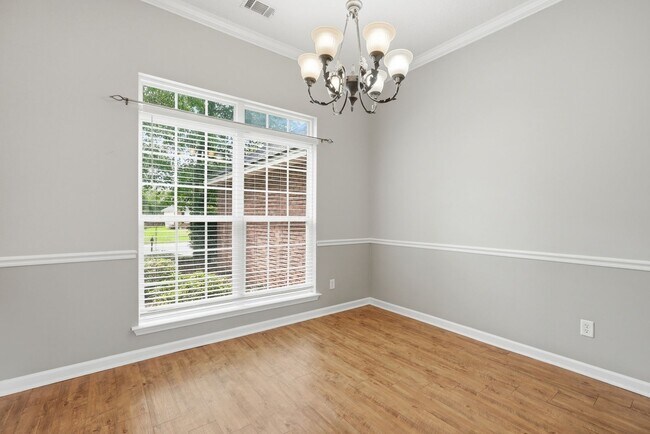 Building Photo - Centrally Located Home in Richmond Hill