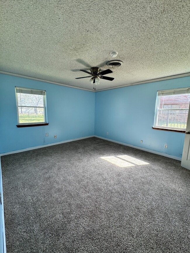 Building Photo - 607 Lehigh Ave