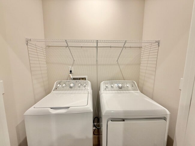 Building Photo - **OFFERING RENT PROMOTION FOR FIRST 6 MONT...