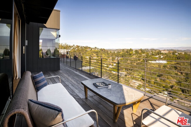 Building Photo - 1030 Somera Rd