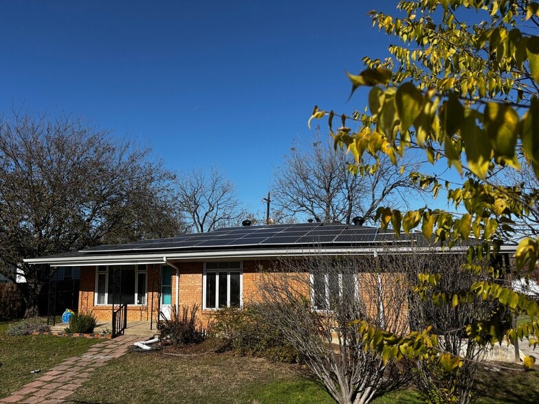 Building Photo - 5000 Montrose Dr