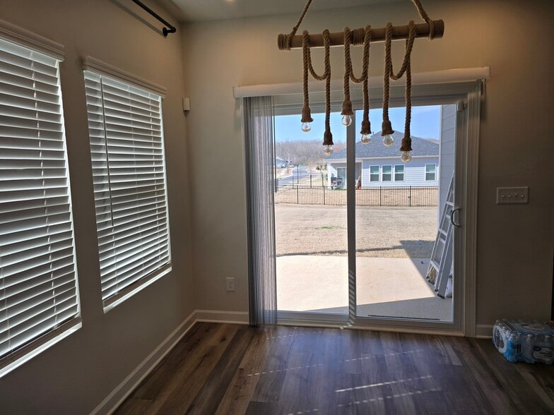 Building Photo - 3301 Plum Dr