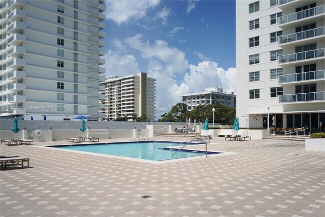 Building Photo - 5701 Collins Ave