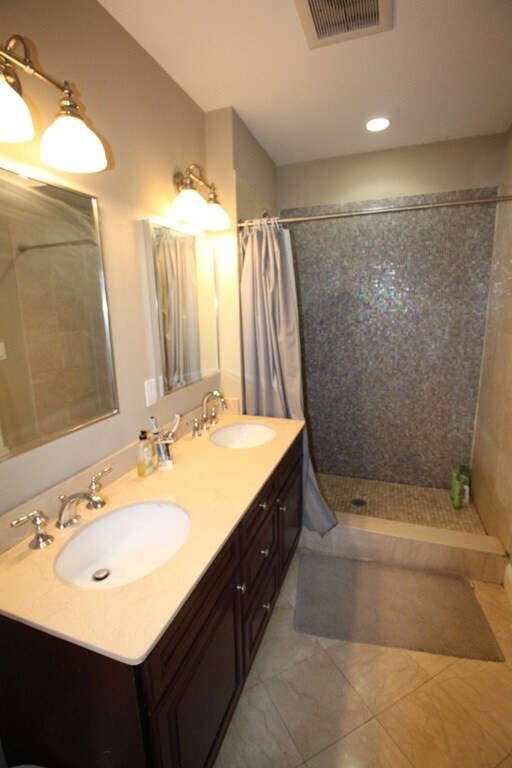 Building Photo - 20 McTernan St