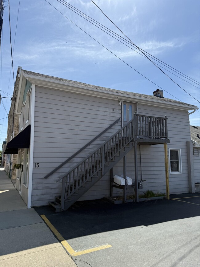 Primary Photo - 15 Sherman Ave W