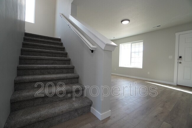 Building Photo - 1218 W Bass River Dr