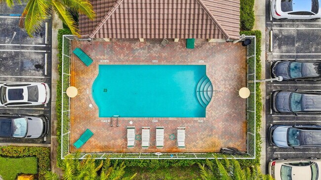 Building Photo - 321 Bayfront Dr