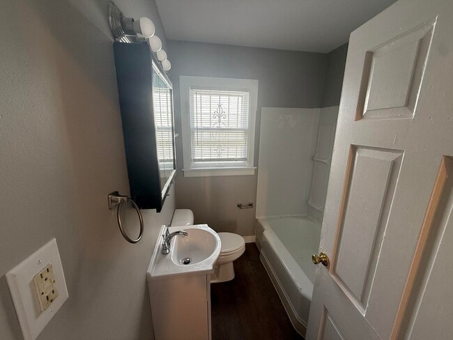 Building Photo - 1107 Highland Park Dr