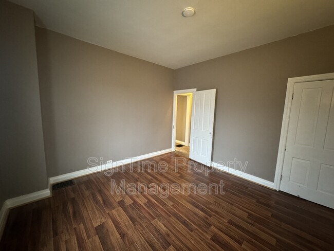 Building Photo - 1009 Corbett St