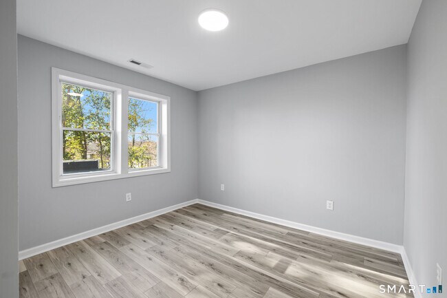 Building Photo - 273 High Ridge Dr