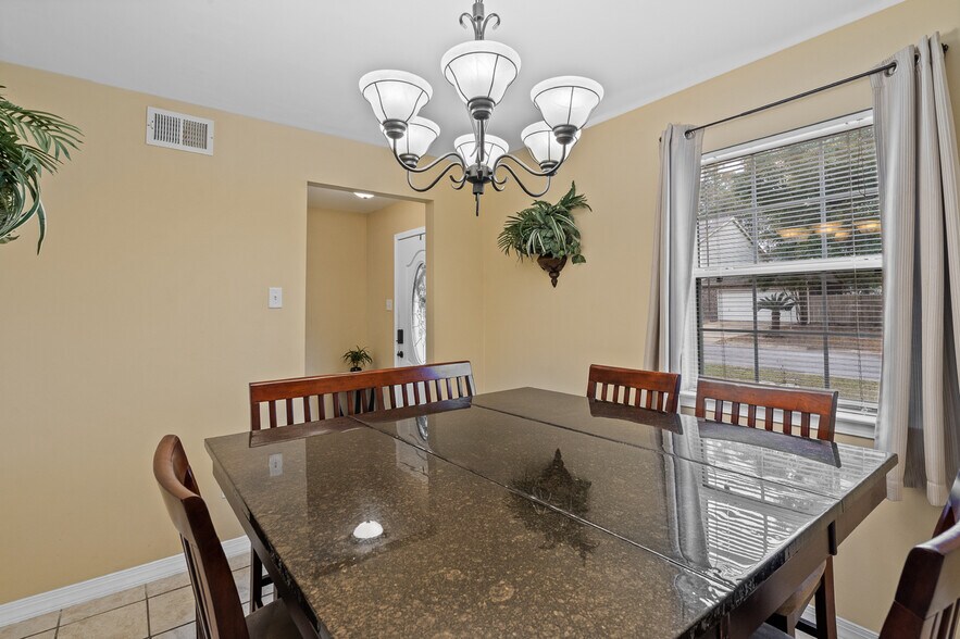 Dining Room - 8426 Williamsburg Cir