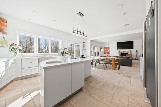 Building Photo - 367 Riversville Rd