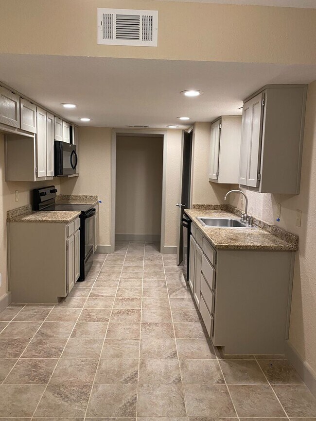 Building Photo - 7580 Kings Ridge Rd