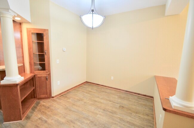 Building Photo - 27 5th St