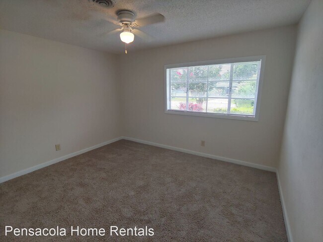 Building Photo - 3 br, 1 bath House - N. 62nd. Ave 726