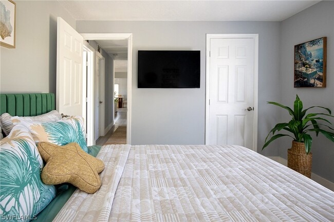 Building Photo - 528 14th St N