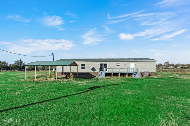 Building Photo - Country LIving!!