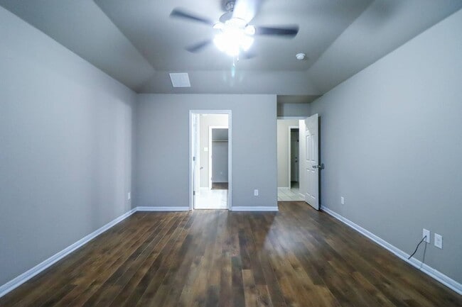 Building Photo - 1614 Shady Ln